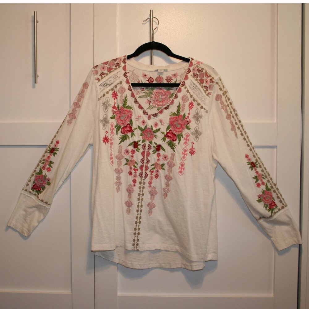 Sundance White XL Knit Long Sleeve Top & Heavy Floral Pink & Green Embroidery